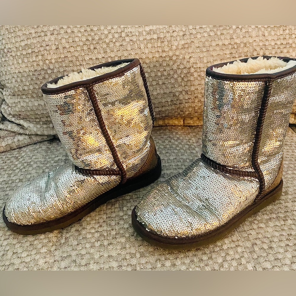 Silver sequin UGG short boot size 6US / 37 EU
